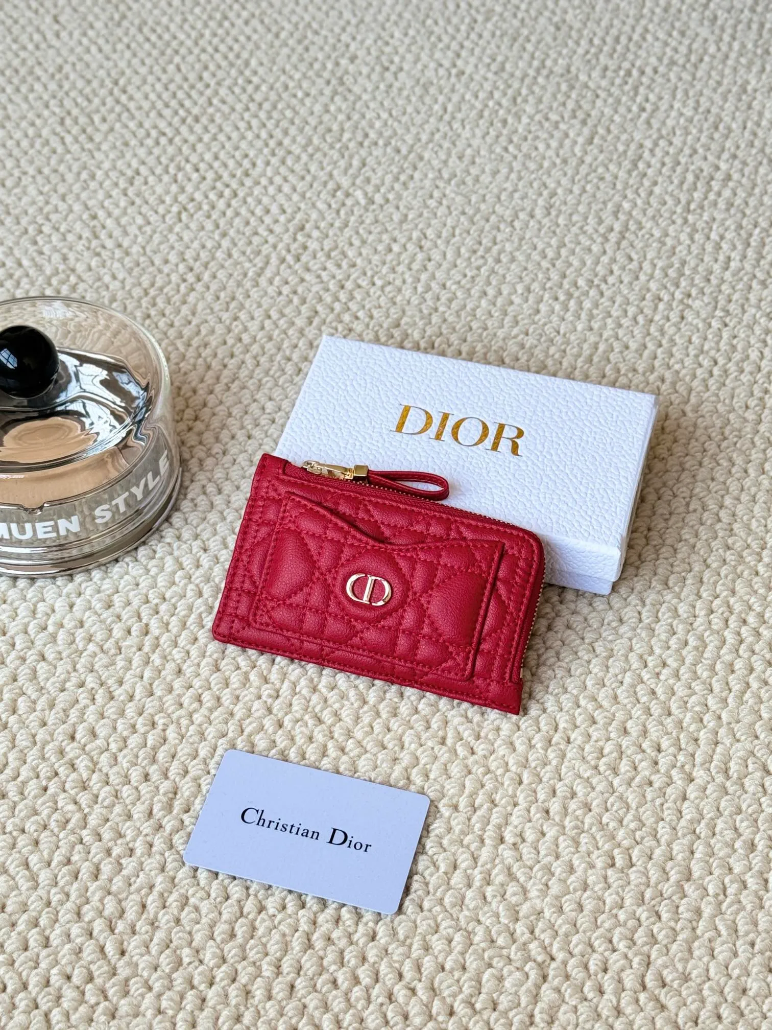 💰160Lady Dior Card Holder Sand color wallet I bought for the purpose of holding a discarded bag, L-shaped opening, seven-zig card holder pull No.: S5131 There are too many front pockets to hold cards. The banknotes need to be folded 40% off, 30% off can be placed but it has a zipper. The size is 13.5*8.5*1.5 cm. The Dior card holder meets my various needs. Compared with other styles, it is thin, compact and has a large capacity. There is no conspicuous big LOGO, it will not scratch when placed in the bag, and it is relatively low-key and classic. There is a special place for access control cards, so you don’t need to mix them with bank cards. When I used to swipe access control cards, I couldn’t swipe them because there were too many cards, so I had to take out the access control cards separately. There is a zipper, so you don't have to worry about putting important things out, and the zipper is half-open, so it's more convenient to put things in and take things out than having only one side.
