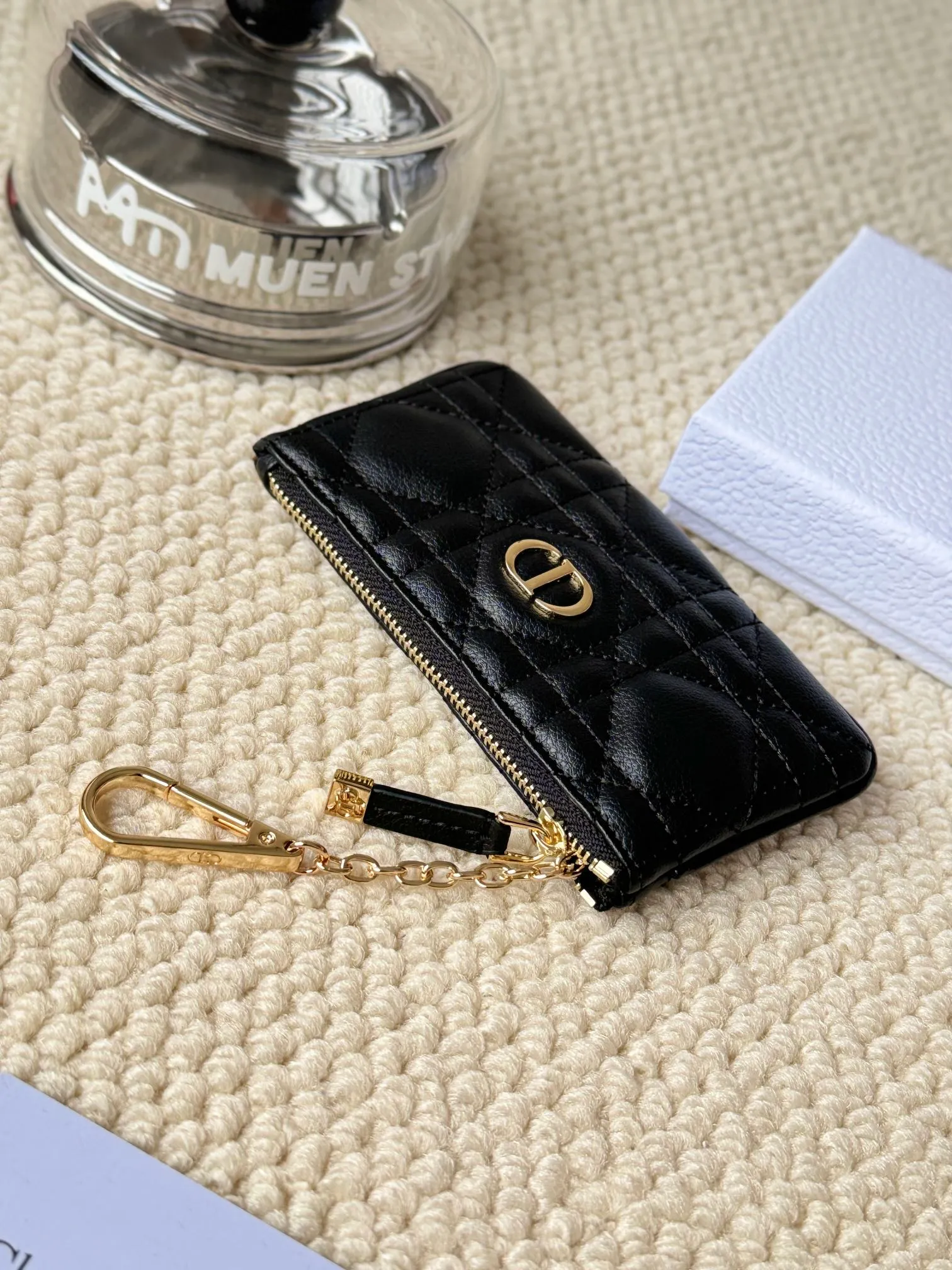 💰140 2024 spring and summer new coin purse key bag is small and cute Size: 14.5*7.6cm Model: S5158UWHC_M30G This Dior Caro card holder is elegant and practical. Carefully crafted from soft cow leather, it is decorated with cannage pattern topstitching and a CD logo on the front to enhance the style. Elegant and sophisticated. 30 Montaigne Glycine Coin Purse Key Case 🔑 Compact and practical, unique, it can store various daily necessities, suitable for various occasions, and can be matched with its 30Montaigne items. CD logo on front
