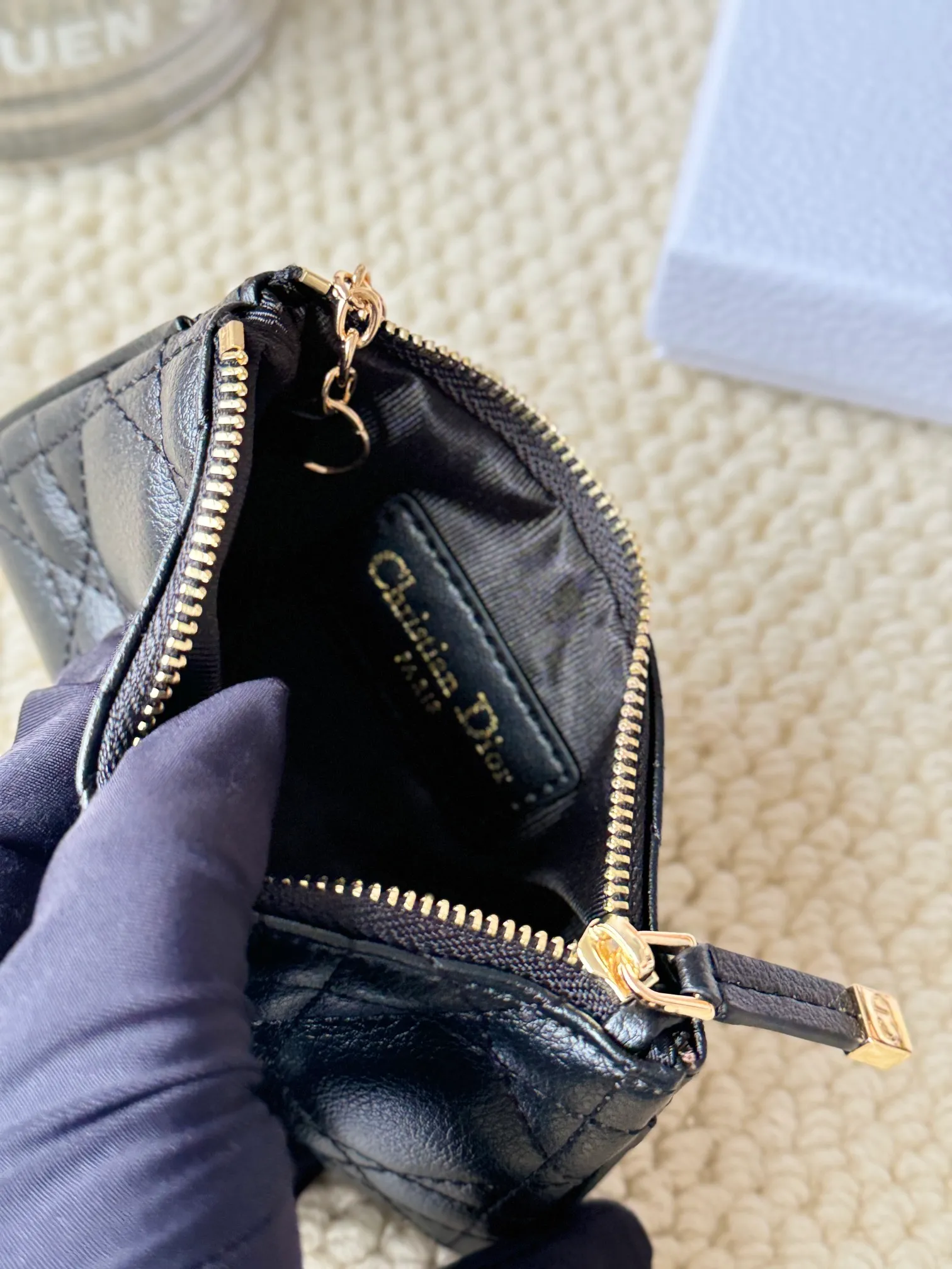 💰140 2024 spring and summer new coin purse key bag is small and cute Size: 14.5*7.6cm Model: S5158UWHC_M30G This Dior Caro card holder is elegant and practical. Carefully crafted from soft cow leather, it is decorated with cannage pattern topstitching and a CD logo on the front to enhance the style. Elegant and sophisticated. 30 Montaigne Glycine Coin Purse Key Case 🔑 Compact and practical, unique, it can store various daily necessities, suitable for various occasions, and can be matched with its 30Montaigne items. CD logo on front