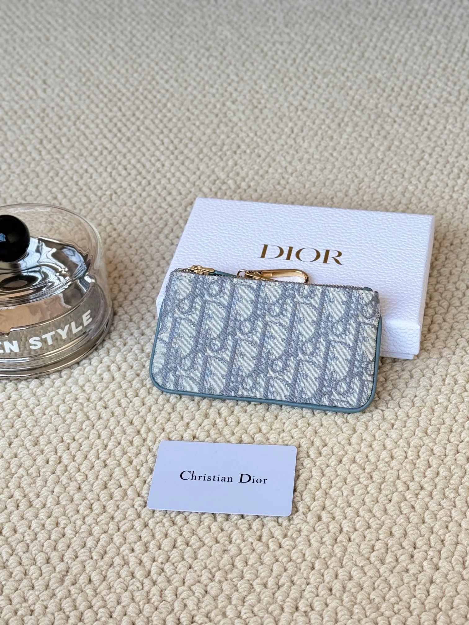 💰140 2024 Spring/Summer Coin Purse Key Bag Size: 14.5*7.6cm Model: S2177UWHC_M30G This Dior Caro card holder is elegant and practical. Made of soft CD fabric ➕cow leather, carefully crafted, elegant and refined. 30 Montaigne Glycine Coin Purse Key Case 🔑 Compact and practical, unique, it can store various daily necessities, suitable for various occasions, and can be matched with its 30Montaigne items. CD logo on front