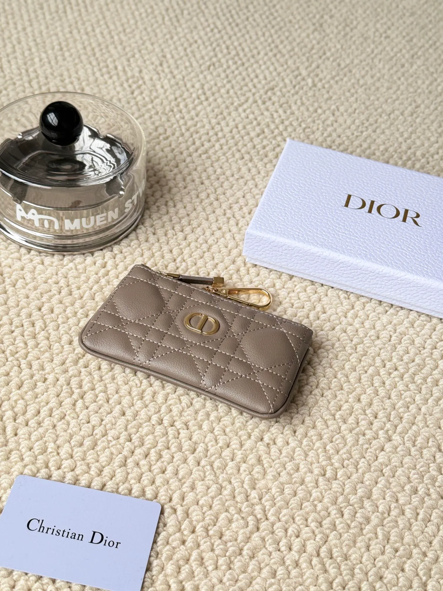 💰140 2024 spring and summer new coin purse key bag is small and cute Size: 14.5*7.6cm Model: S5158UWHC_M30G This Dior Caro card holder is elegant and practical. Carefully crafted from soft cow leather, it is decorated with cannage pattern topstitching and a CD logo on the front to enhance the style. Elegant and sophisticated. 30 Montaigne Glycine Coin Purse Key Case 🔑 Compact and practical, unique, it can store various daily necessities, suitable for various occasions, and can be matched with its 30Montaigne items. CD logo on front
