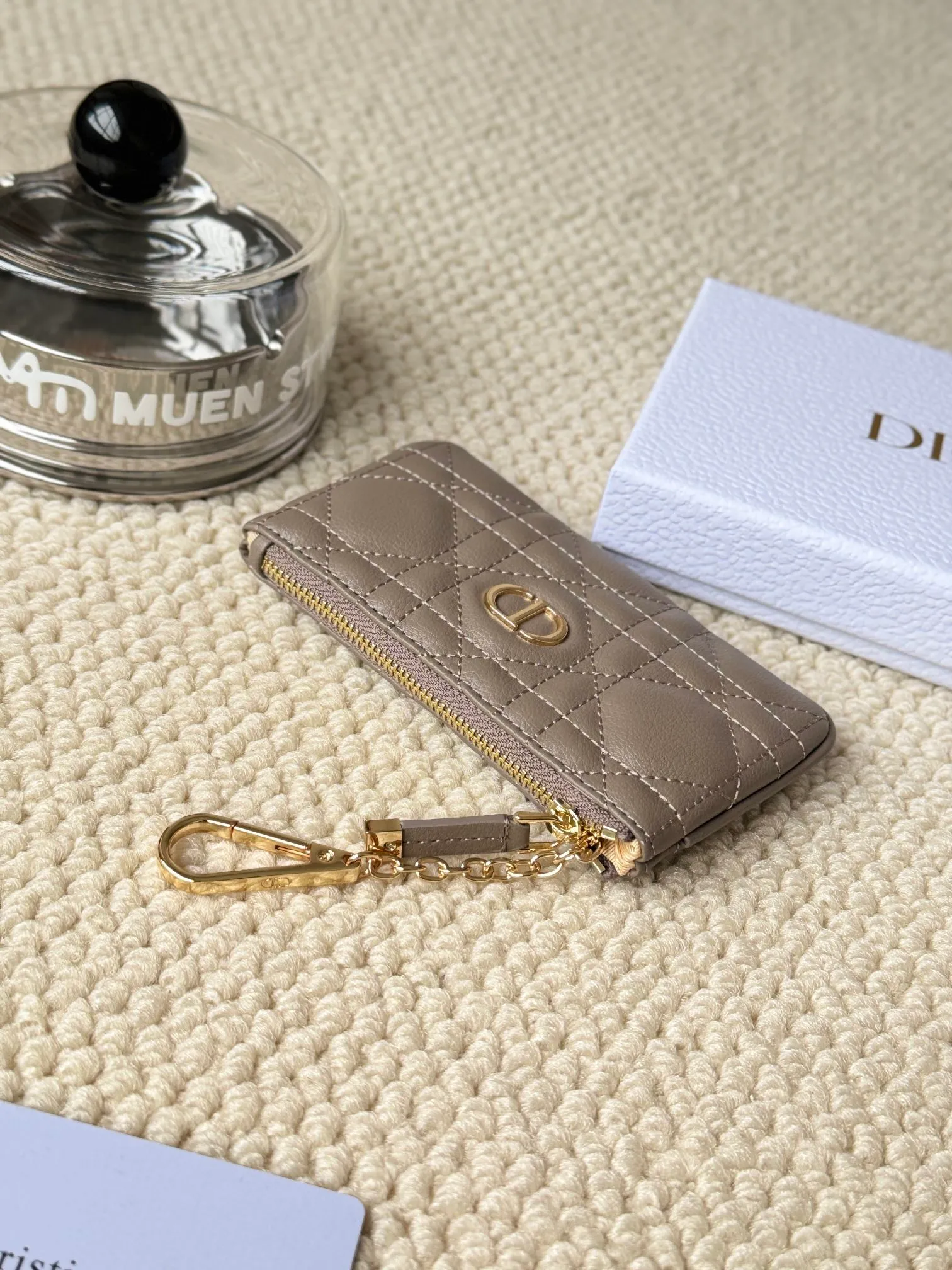 💰140 2024 spring and summer new coin purse key bag is small and cute Size: 14.5*7.6cm Model: S5158UWHC_M30G This Dior Caro card holder is elegant and practical. Carefully crafted from soft cow leather, it is decorated with cannage pattern topstitching and a CD logo on the front to enhance the style. Elegant and sophisticated. 30 Montaigne Glycine Coin Purse Key Case 🔑 Compact and practical, unique, it can store various daily necessities, suitable for various occasions, and can be matched with its 30Montaigne items. CD logo on front