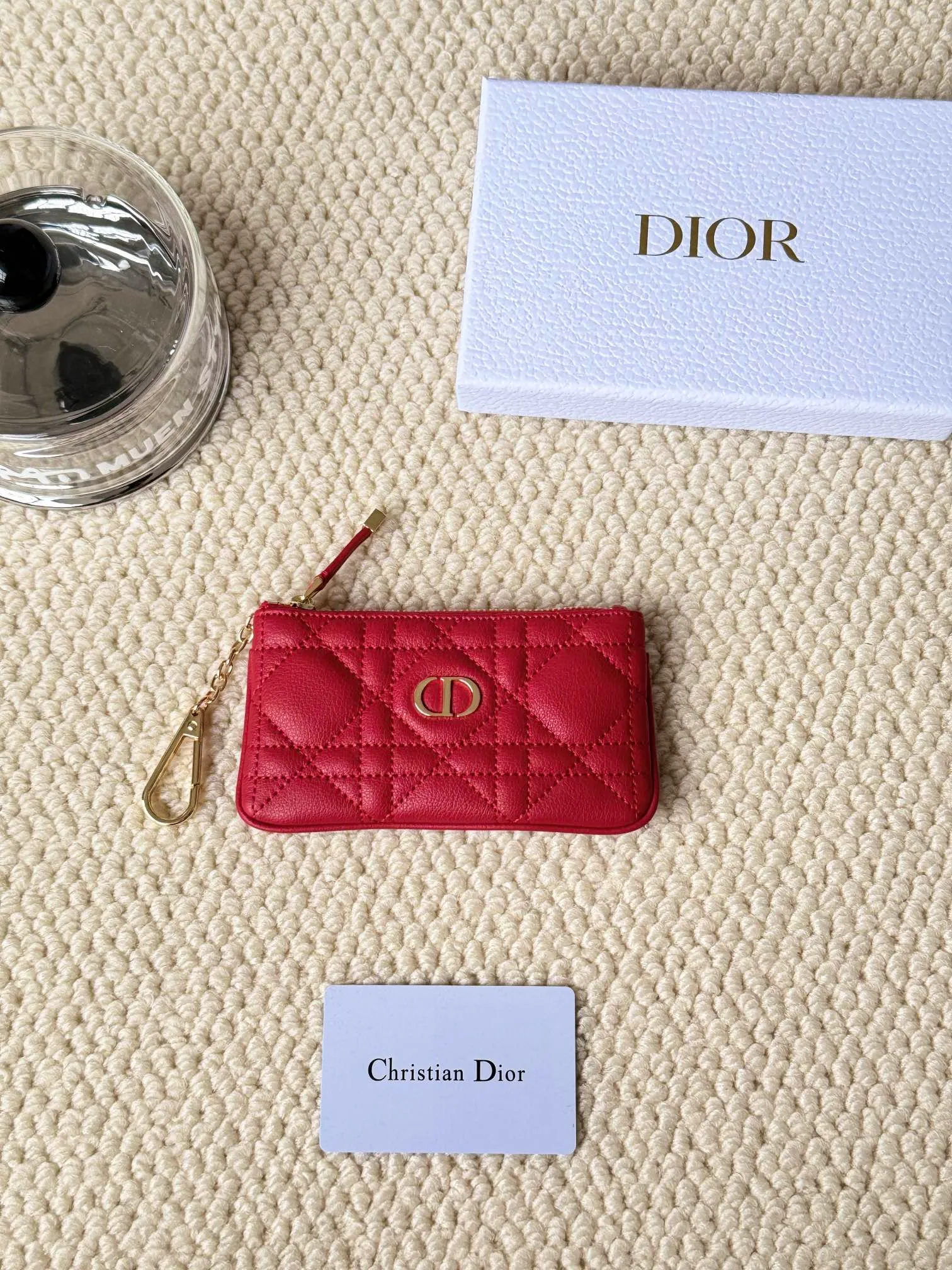💰140 2024 spring and summer new coin purse key bag is small and cute Size: 14.5*7.6cm Model: S5158UWHC_M30G This Dior Caro card holder is elegant and practical. Carefully crafted from soft cow leather, it is decorated with cannage pattern topstitching and a CD logo on the front to enhance the style. Elegant and sophisticated. 30 Montaigne Glycine Coin Purse Key Case 🔑 Compact and practical, unique, it can store various daily necessities, suitable for various occasions, and can be matched with its 30Montaigne items. CD logo on front