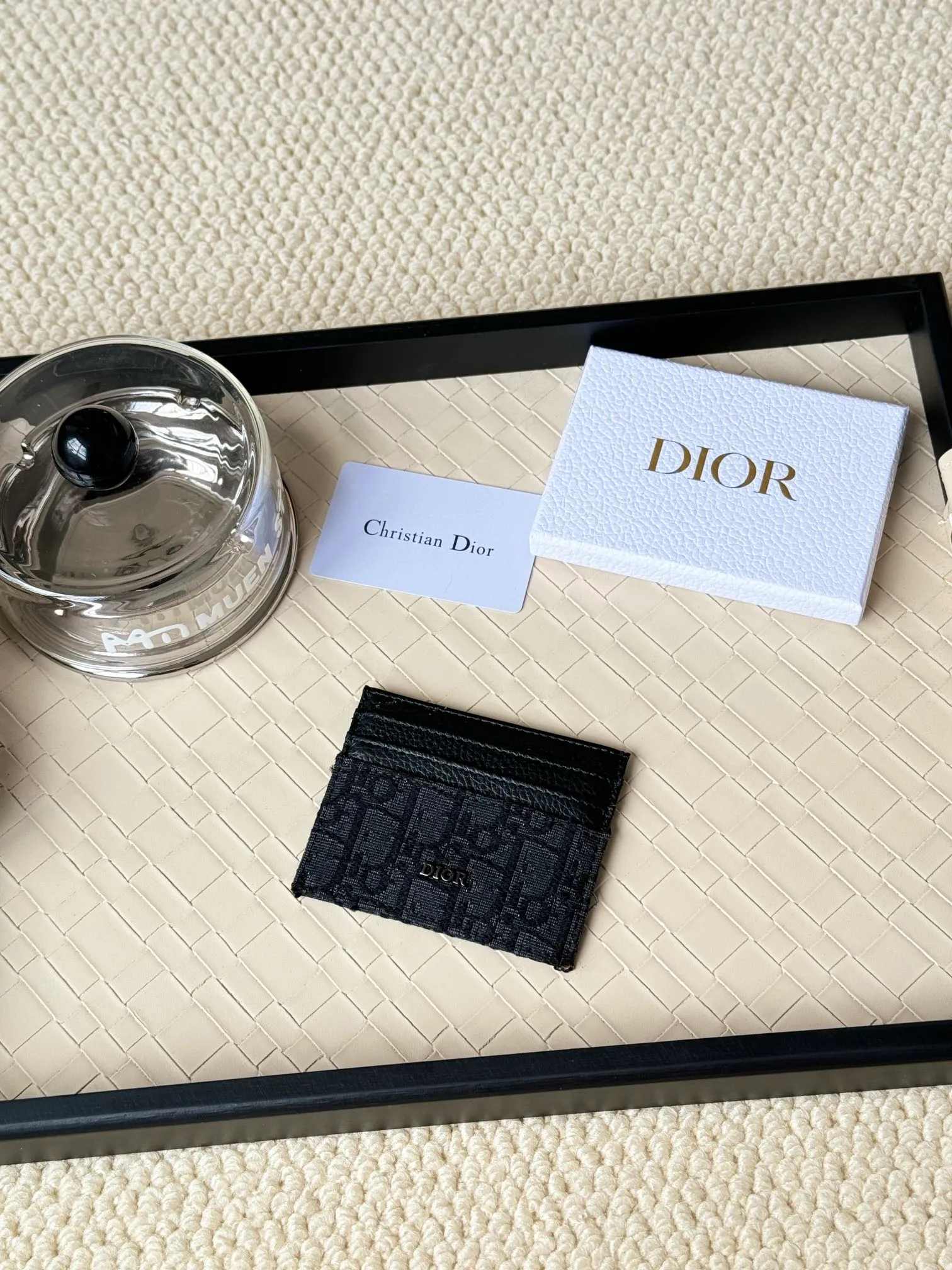 💰110 old flower material Dior card holder is elegant and refined😍 Men's is carefully made of cowhide [strong]. There are 3 card slots on each side and 1 card slot on the top, which is exquisite and exquisite in shape. Style number: CH135 Size: 10*8cm