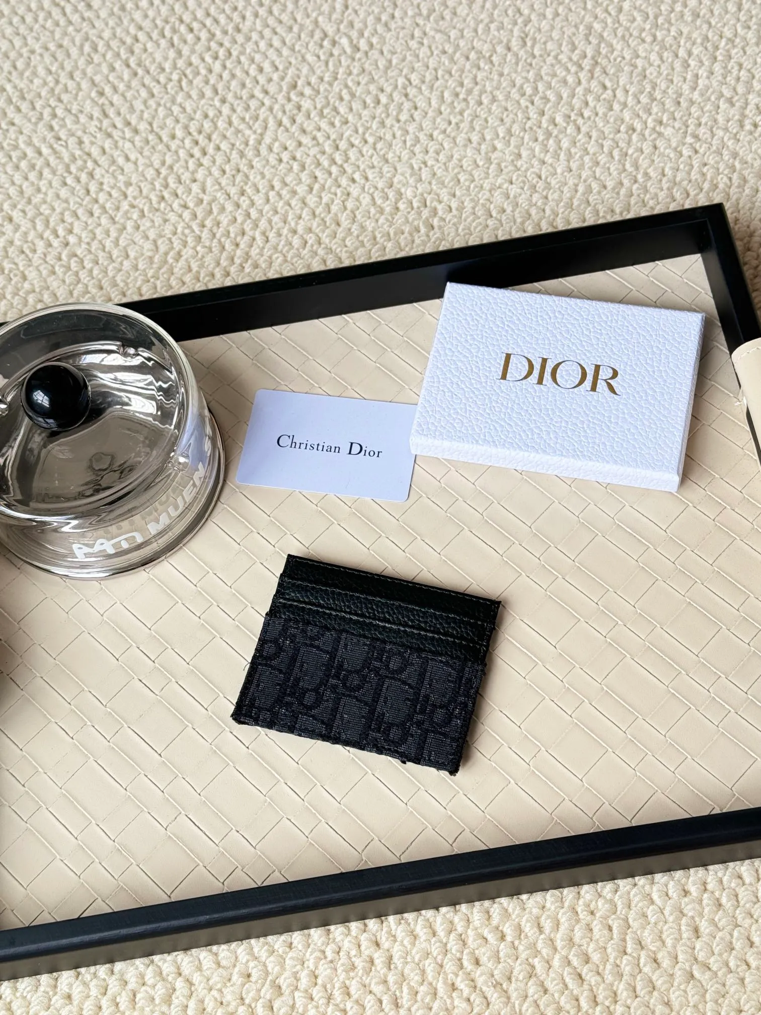💰110 old flower material Dior card holder is elegant and refined😍 Men's is carefully made of cowhide [strong]. There are 3 card slots on each side and 1 card slot on the top, which is exquisite and exquisite in shape. Style number: CH135 Size: 10*8cm
