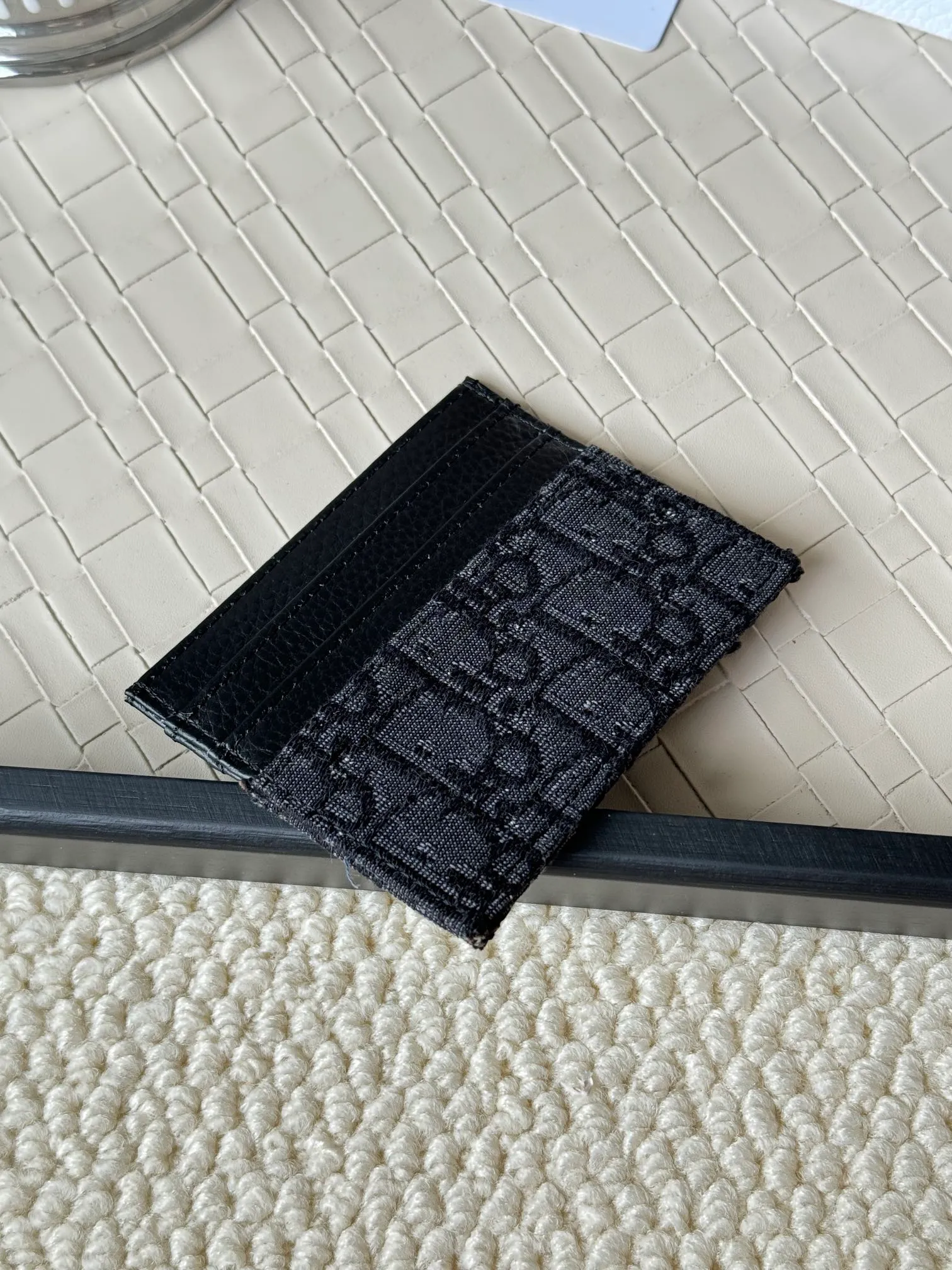 💰110 old flower material Dior card holder is elegant and refined😍 Men's is carefully made of cowhide [strong]. There are 3 card slots on each side and 1 card slot on the top, which is exquisite and exquisite in shape. Style number: CH135 Size: 10*8cm