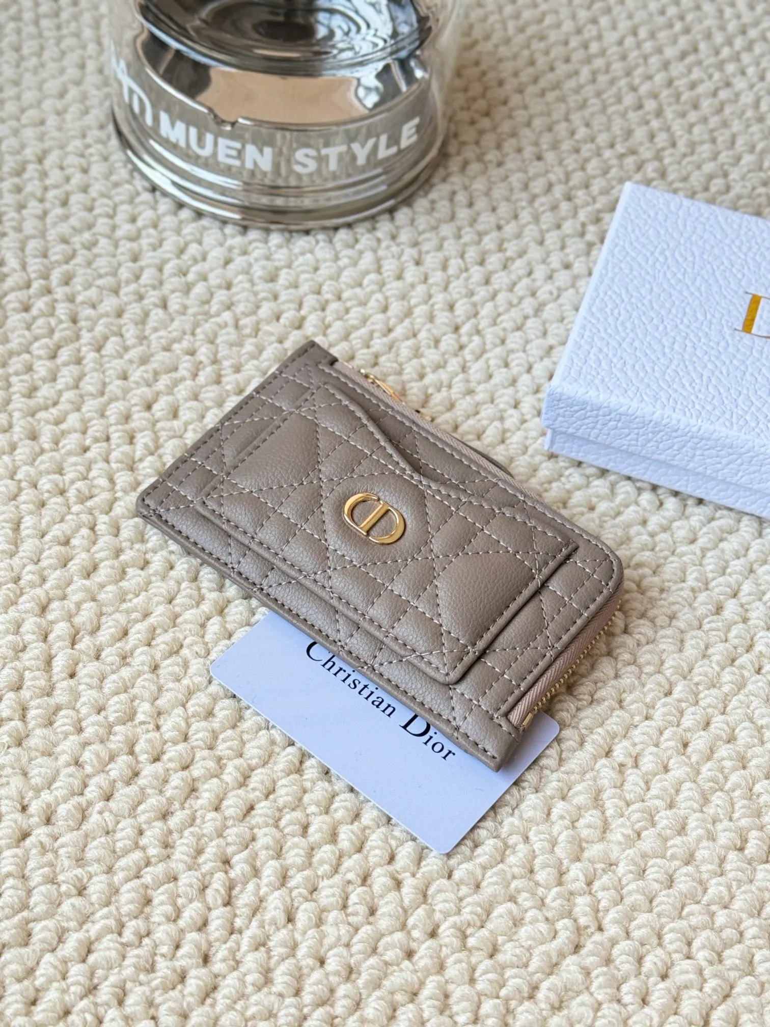 💰160Lady Dior Card Holder Sand color wallet I bought for the purpose of holding a discarded bag, L-shaped opening, seven-zig card holder pull No.: S5131 There are too many front pockets to hold cards. The banknotes need to be folded 40% off, 30% off can be placed but it has a zipper. The size is 13.5*8.5*1.5 cm. The Dior card holder meets my various needs. Compared with other styles, it is thin, compact and has a large capacity. There is no conspicuous big LOGO, it will not scratch when placed in the bag, and it is relatively low-key and classic. There is a special place for access control cards, so you don’t need to mix them with bank cards. When I used to swipe access control cards, I couldn’t swipe them because there were too many cards, so I had to take out the access control cards separately. There is a zipper, so you don't have to worry about putting important things out, and the zipper is half-open, so it's more convenient to put things in and take things out than having only one side.