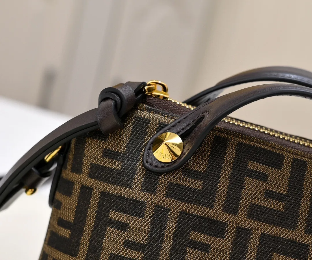 All Categories Official Website "Brand Women's Bags" Women's Bags 💙 FENDI 2025 New Fendi Crossbody Bag