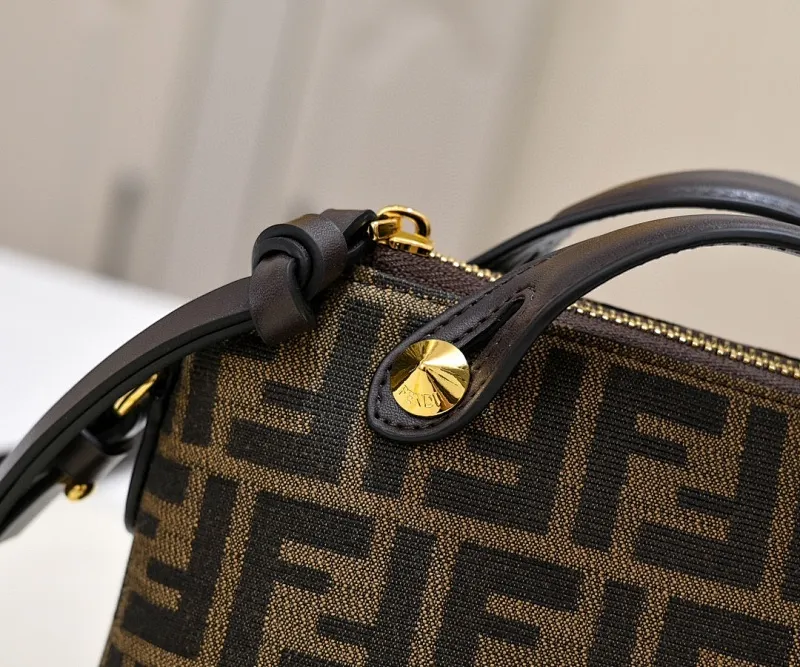 All Categories Official Website "Brand Women's Bags" Women's Bags 💙 FENDI 2025 New Fendi Crossbody Bag