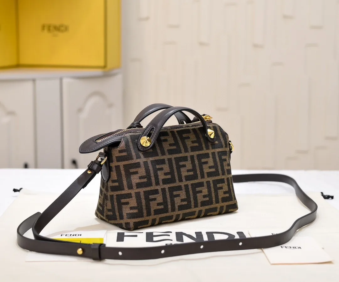 All Categories Official Website "Brand Women's Bags" Women's Bags 💙 FENDI 2025 New Fendi Crossbody Bag