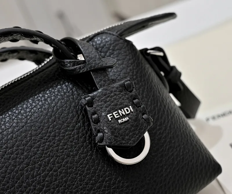 All Categories Official Website "Brand Women's Bags" Women's Bags 💙 FENDI 2025 New Fendi Crossbody Bag