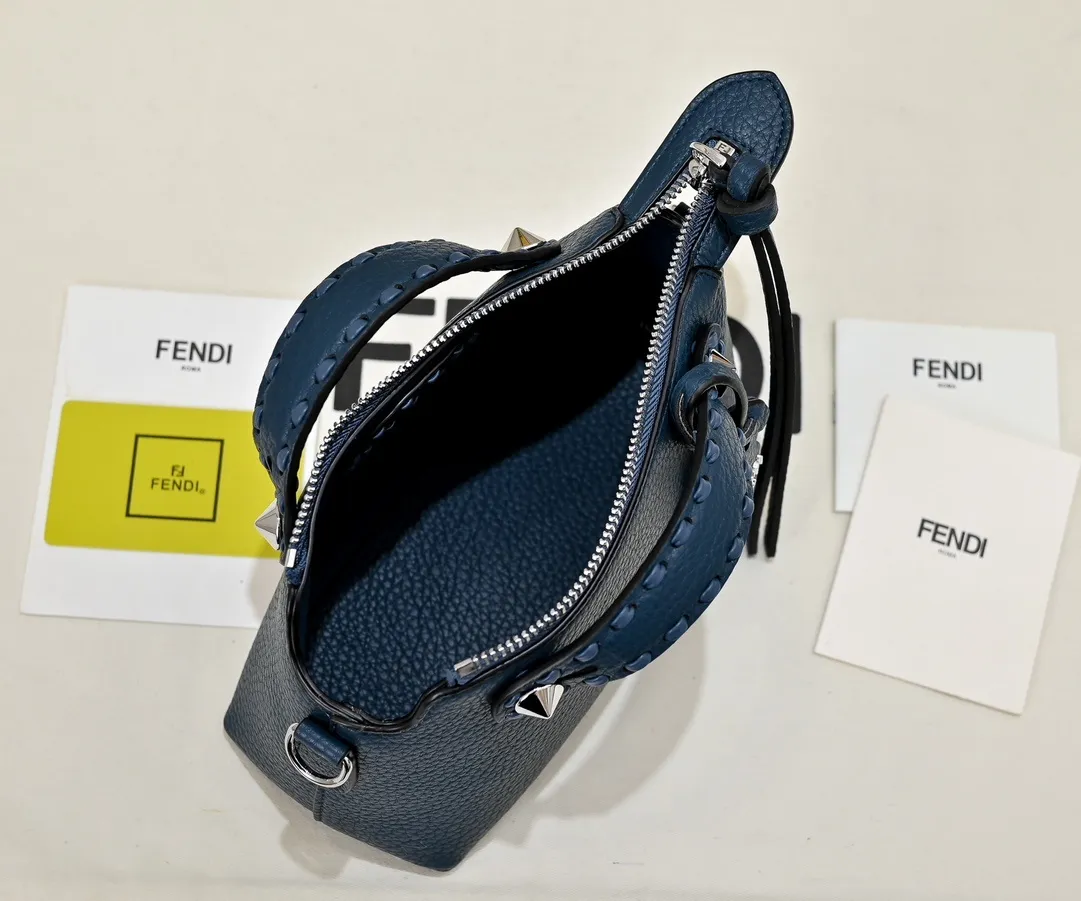 All Categories Official Website "Brand Women's Bags" Women's Bags 💙 FENDI 2025 New Fendi Crossbody Bag