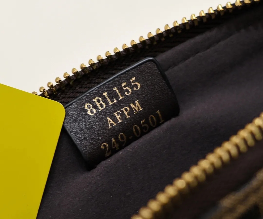 All Categories Official Website "Brand Women's Bags" Women's Bags 💙 FENDI 2025 New Fendi Crossbody Bag