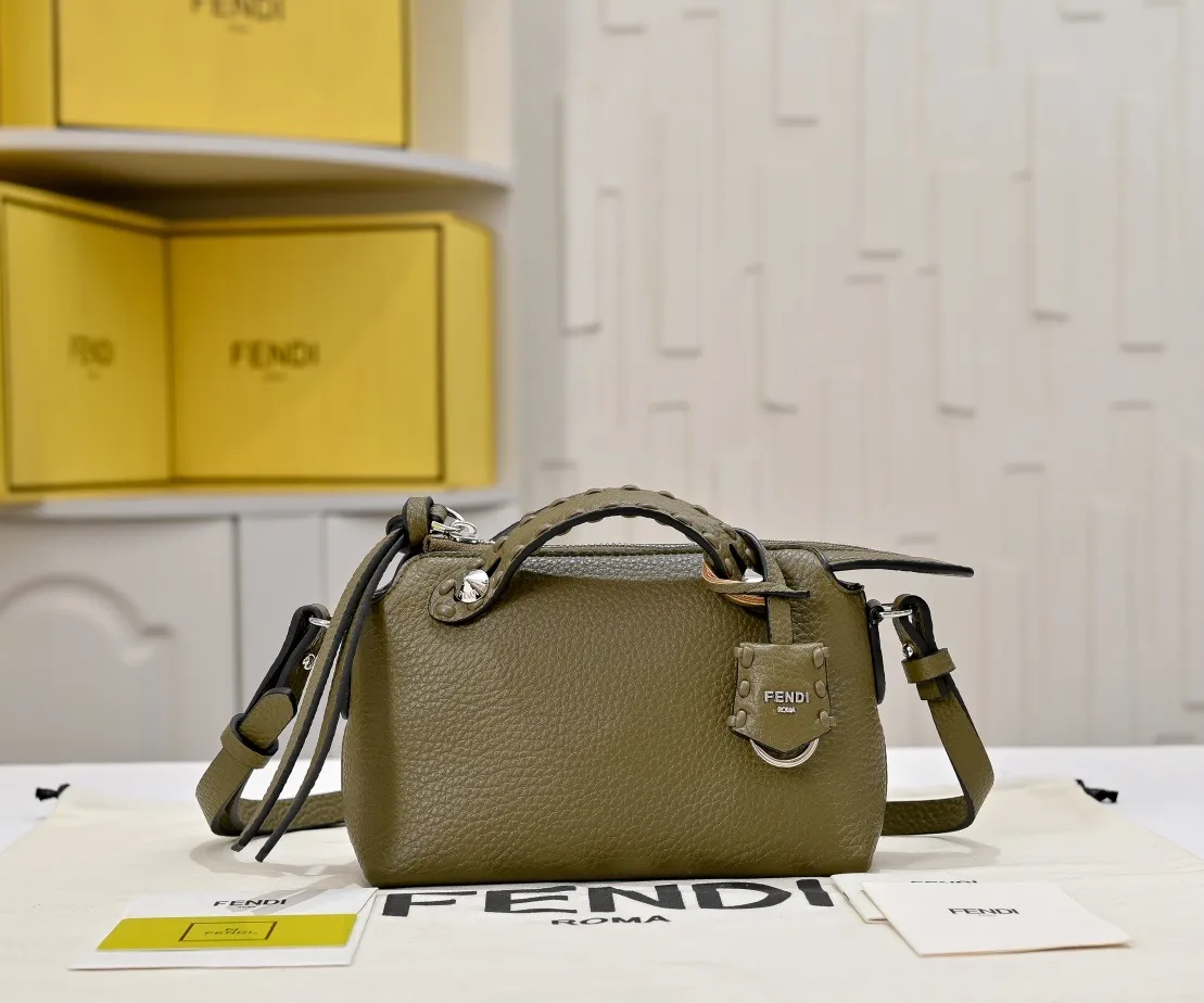 All Categories Official Website "Brand Women's Bags" Women's Bags 💙 FENDI 2025 New Fendi Crossbody Bag