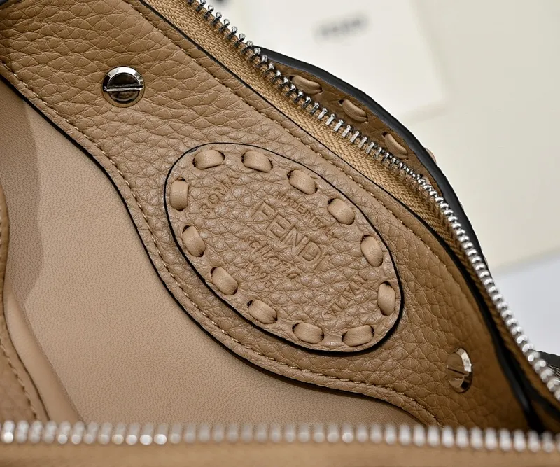 All Categories Official Website "Brand Women's Bags" Women's Bags 💙 FENDI 2025 New Fendi Crossbody Bag