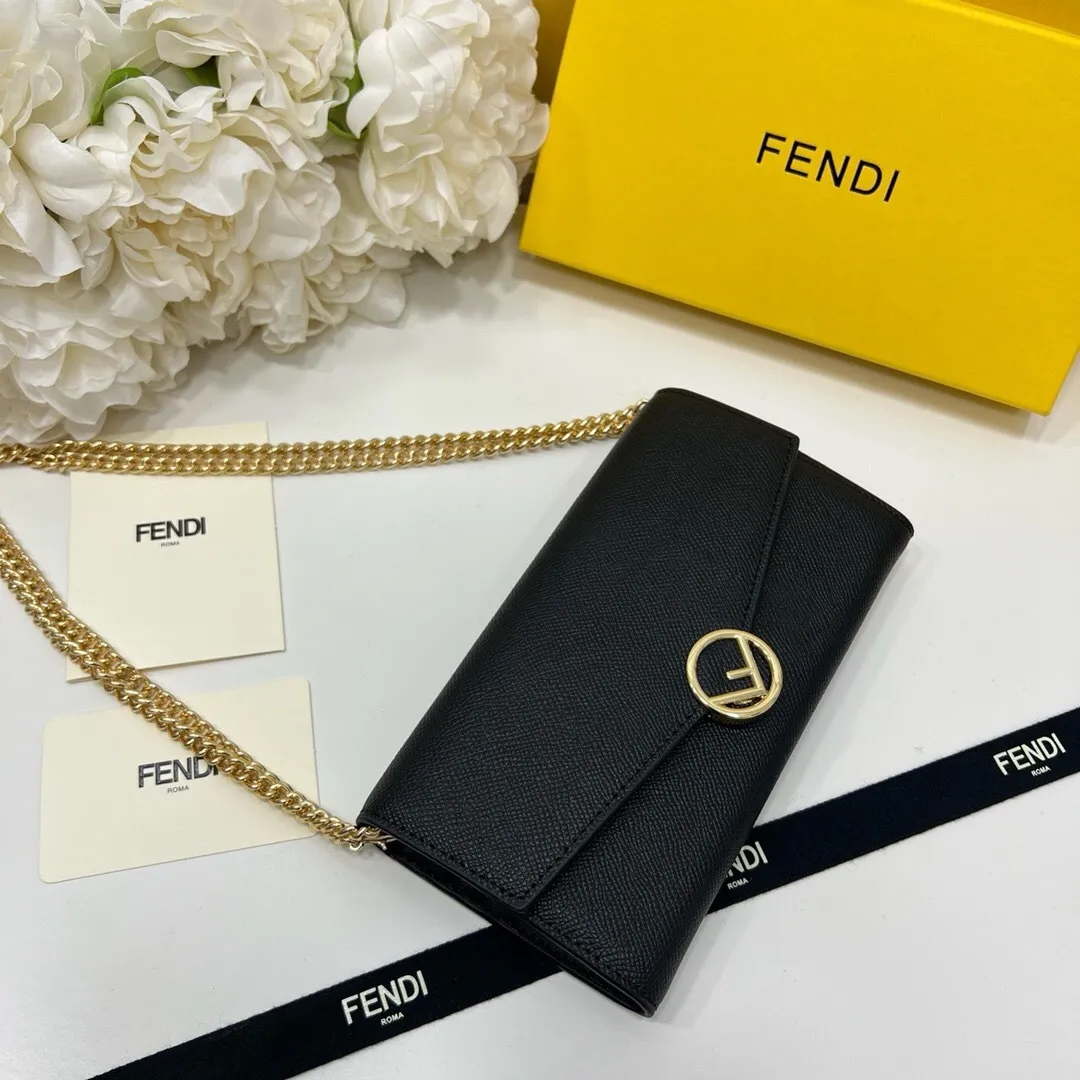 All categories Official website "Brand Women's Bags" Women's Bags 💙 FENDI 2025 new FENDI crossbody bag