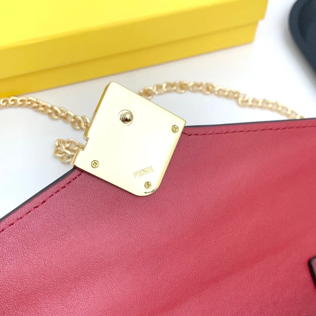 All categories Official website "Brand Women's Bags" Women's Bags 💙 FENDI 2025 new FENDI crossbody bag