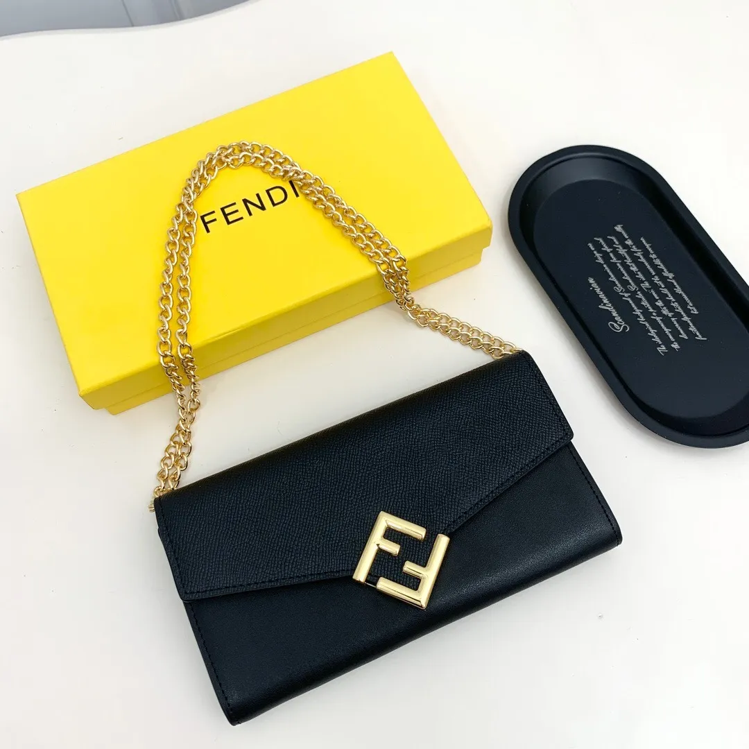 All categories Official website "Brand Women's Bags" Women's Bags 💙 FENDI 2025 new FENDI crossbody bag