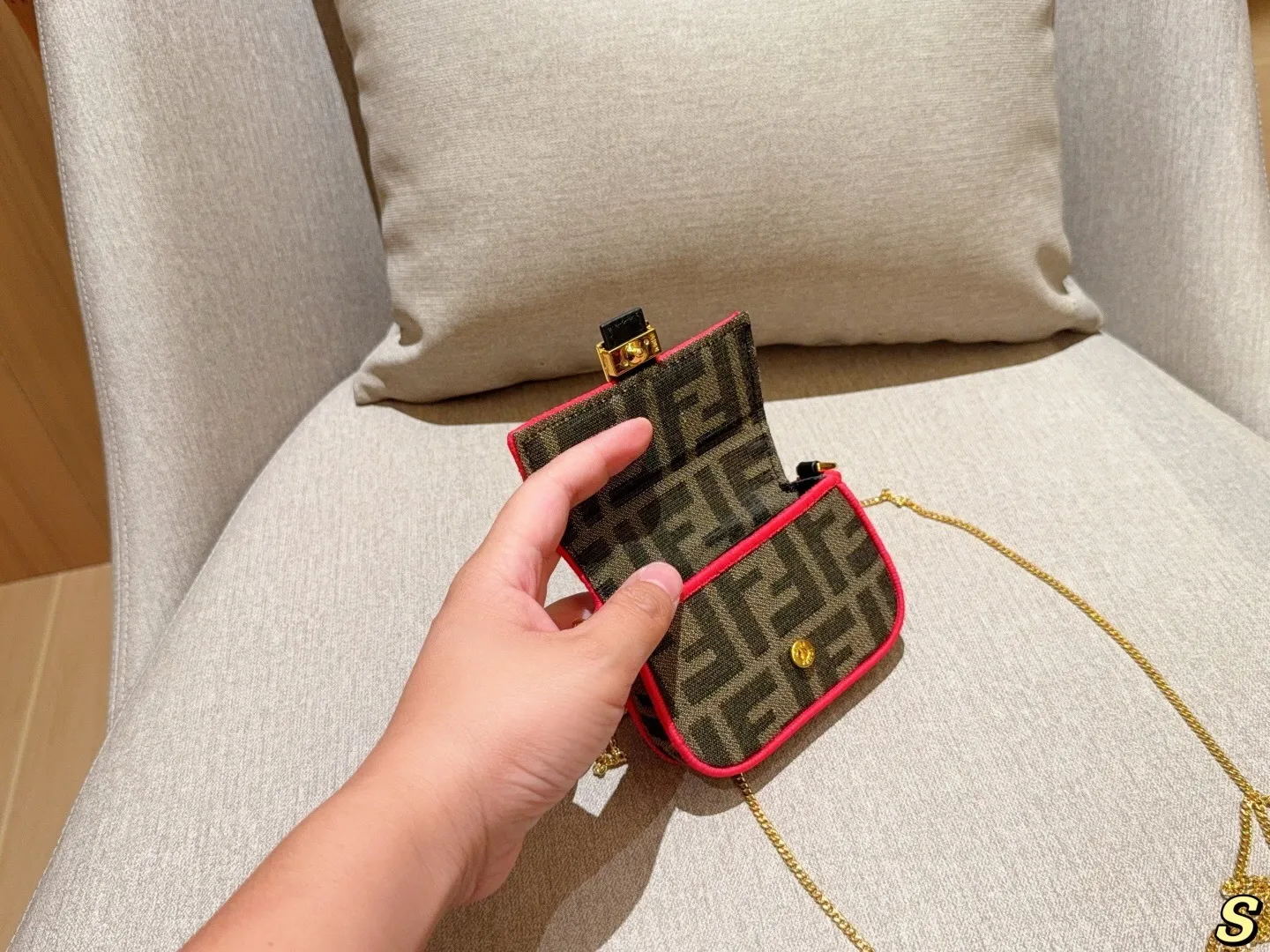 All categories Official website "Brand Women's Bags" Women's Bags 💙 FENDI 2025 new fendi mini lipstick bag coin purse