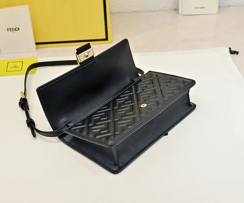 All Categories Fendi Women's Bags (Fendi) Fendi Original Single 68f