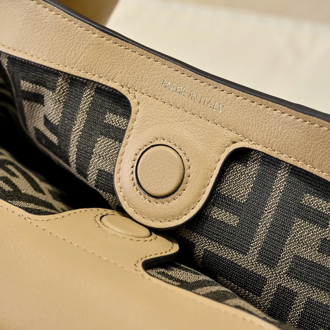 All Categories Fendi Women's Bags (Fendi) Fendi 5502