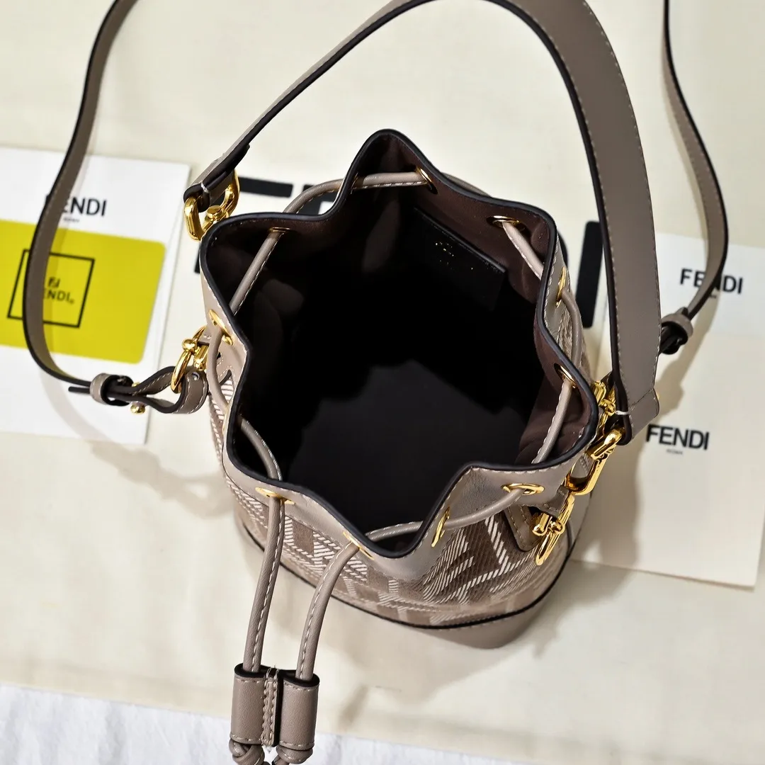 All Categories Official Website "Brand Women's Bags" Women's Bags 💙 FENDI 2025 New Fendi Bucket Bag
