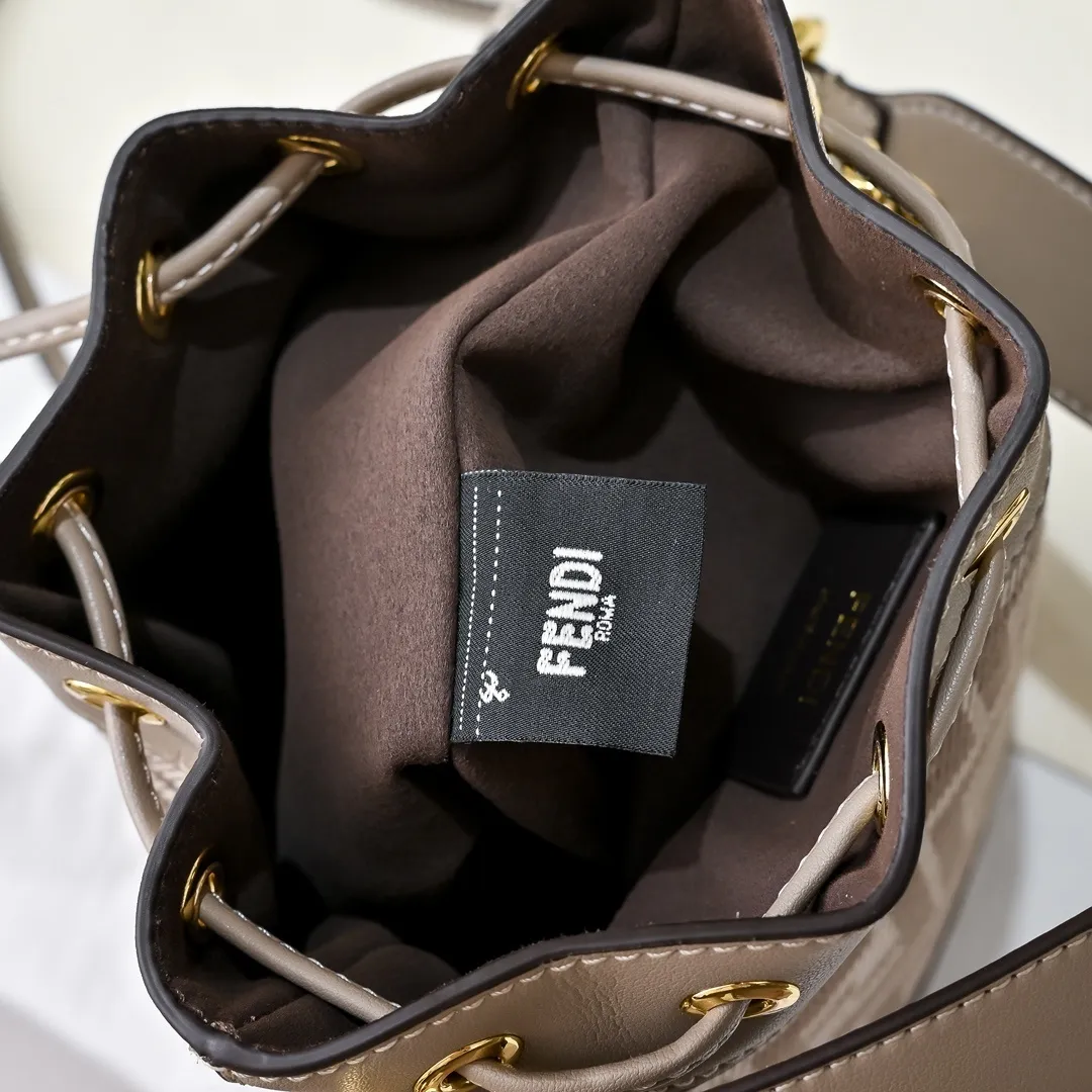 All Categories Official Website "Brand Women's Bags" Women's Bags 💙 FENDI 2025 New Fendi Bucket Bag