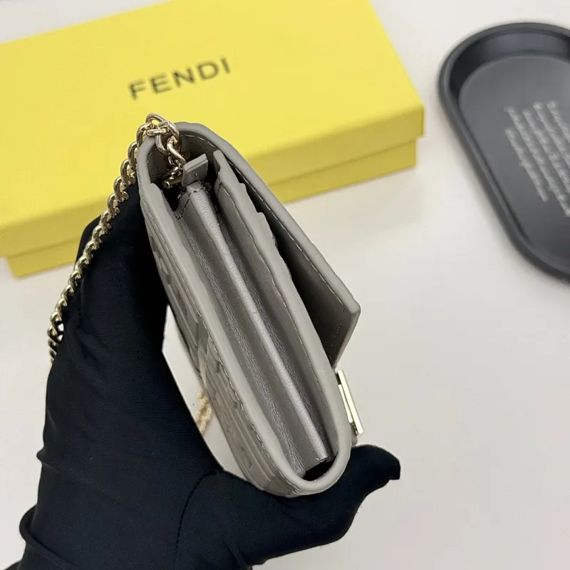 All categories Official website "Brand Women's Bags" Women's Bags 💙 FENDI 2025 new FENDI crossbody bag