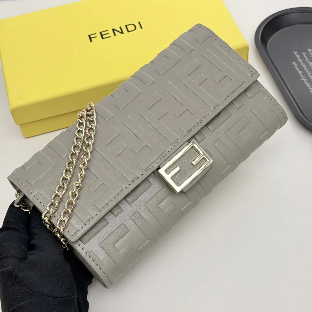 All categories Official website "Brand Women's Bags" Women's Bags 💙 FENDI 2025 new FENDI crossbody bag