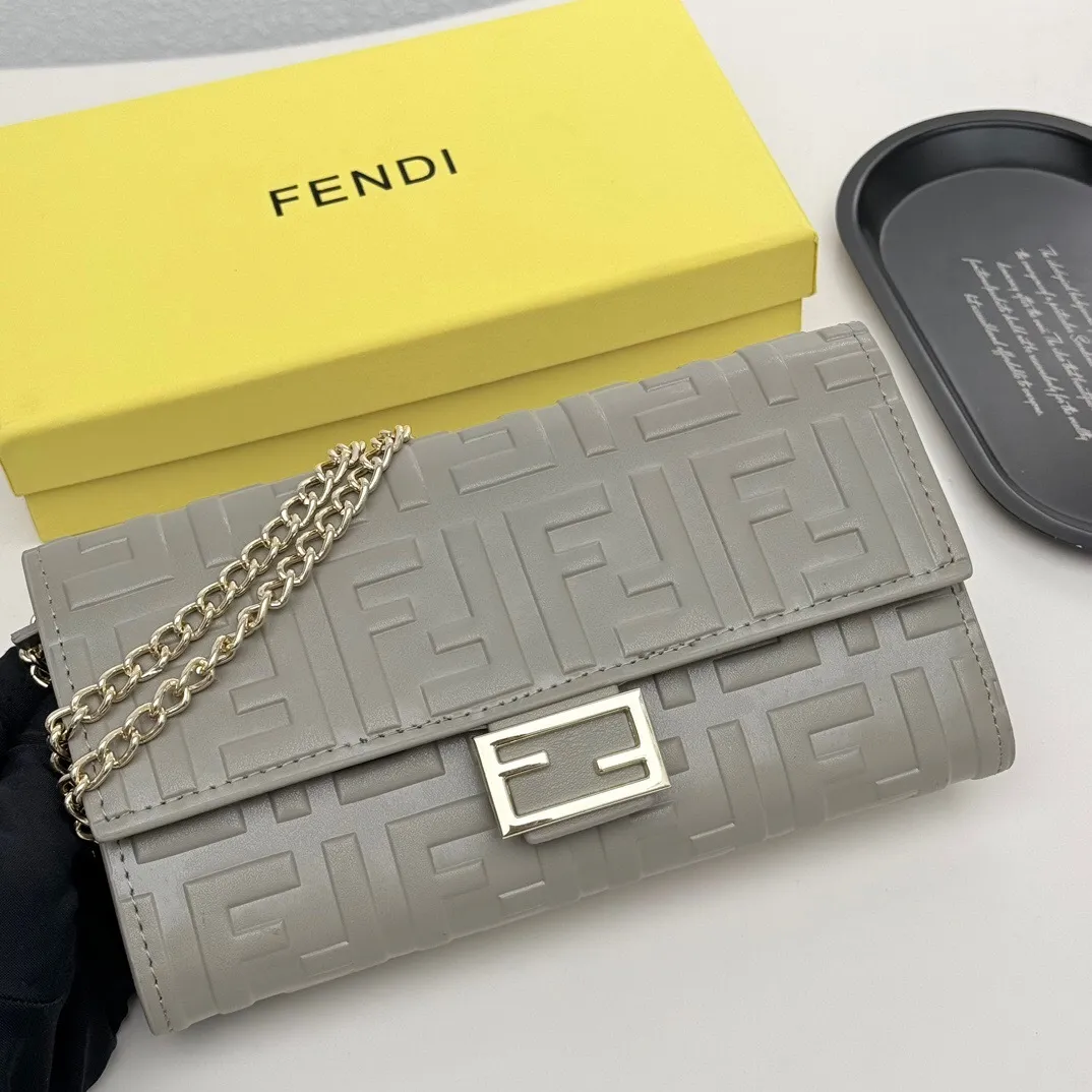 All categories Official website "Brand Women's Bags" Women's Bags 💙 FENDI 2025 new FENDI crossbody bag