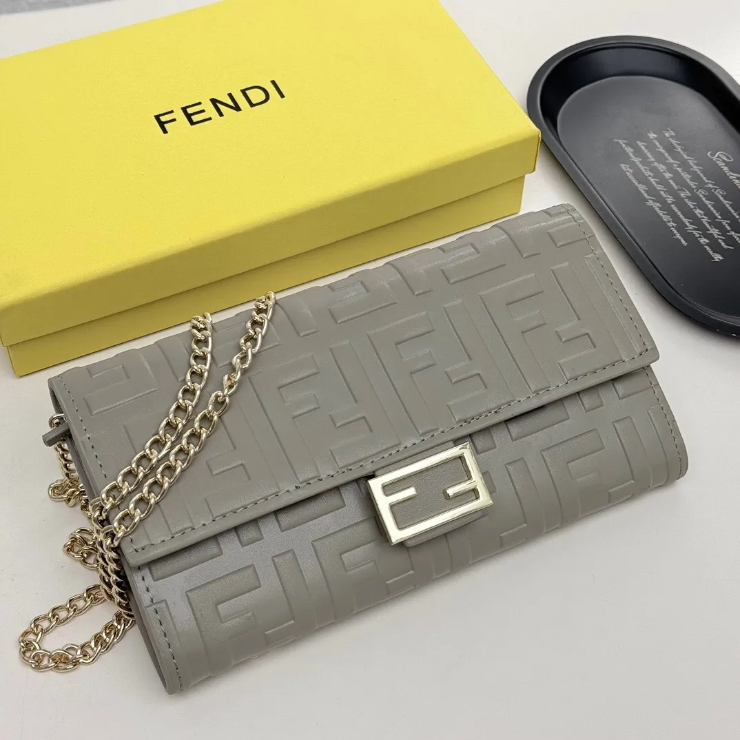 All categories Official website "Brand Women's Bags" Women's Bags 💙 FENDI 2025 new FENDI crossbody bag