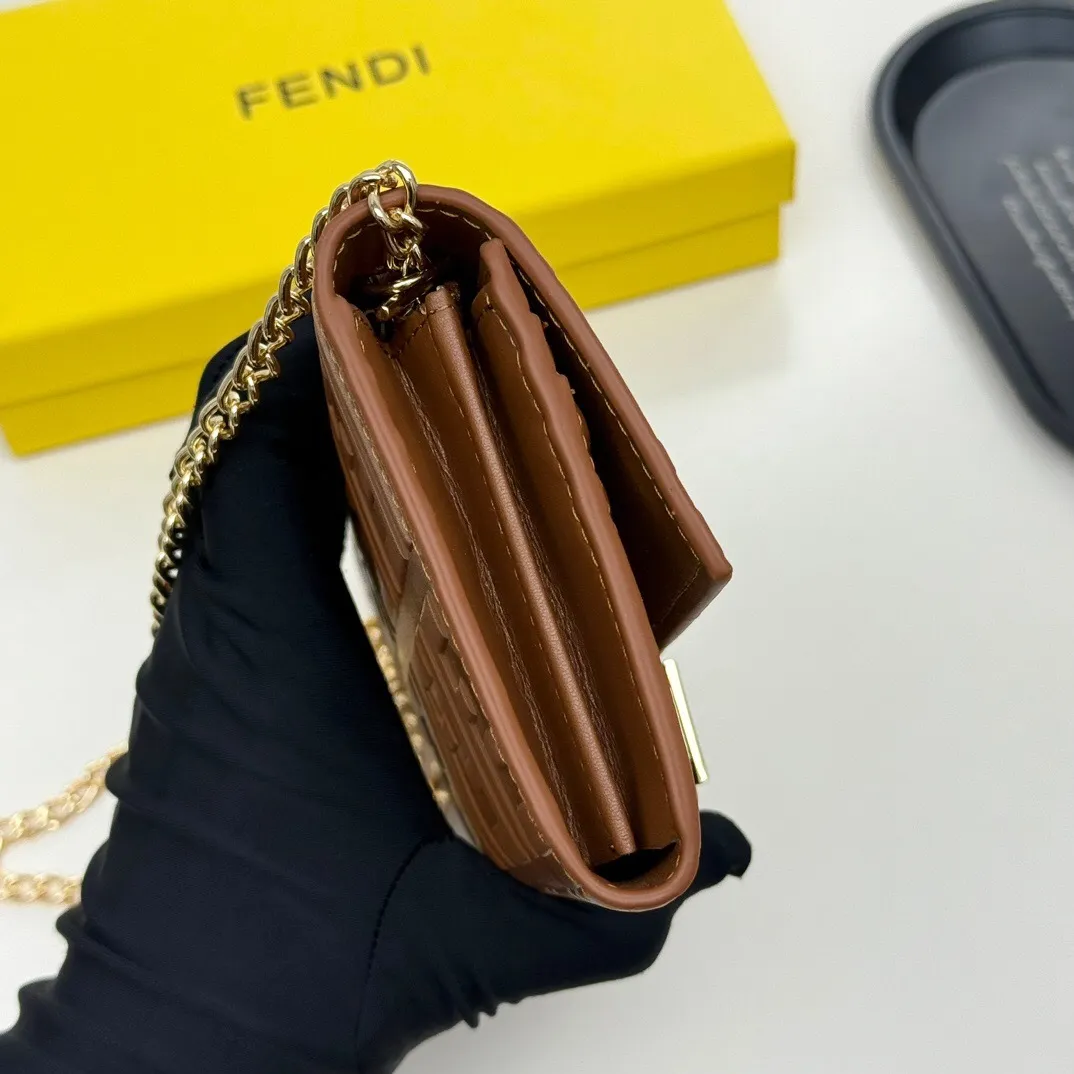 All categories Official website "Brand Women's Bags" Women's Bags 💙 FENDI 2025 new FENDI crossbody bag