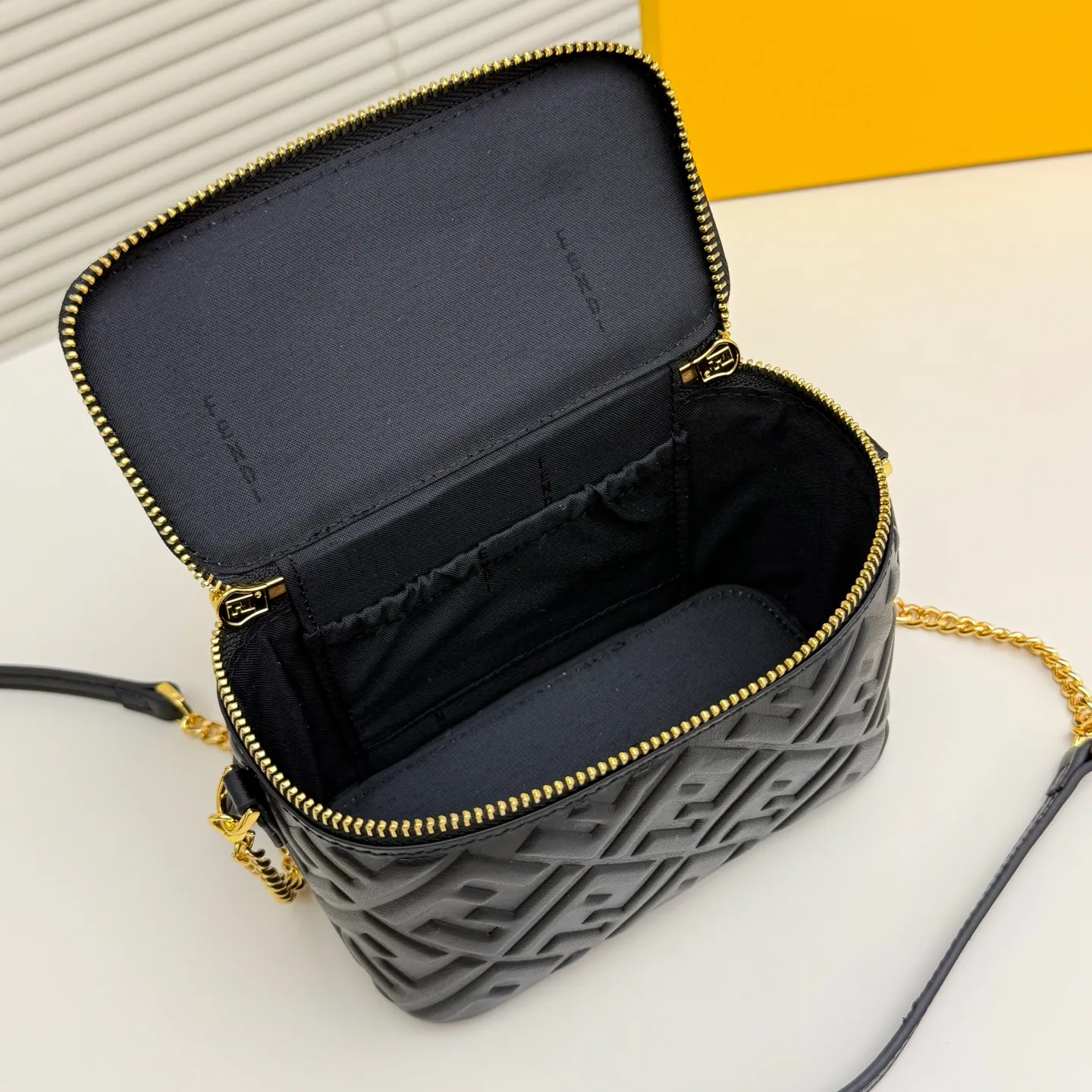 All Categories Fendi Women's Bags (Fendi) Fendi F8025