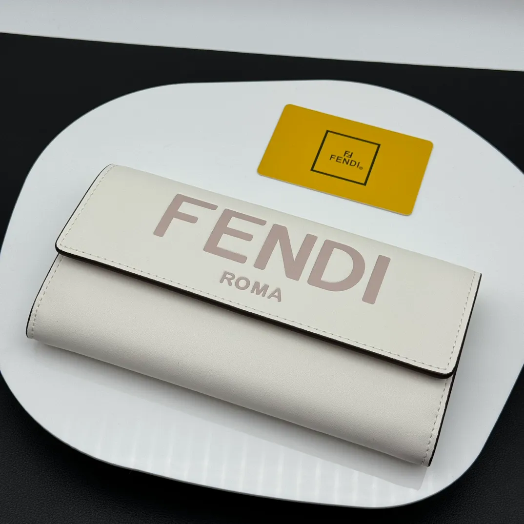 💰230 💎Upgraded from the original version💖 Fendi Roma long wallet. There are two bellows pockets, a zipper pocket, ten card slots and flat side pockets inside the bag. Model: F8MO0288 Size 19CMX9CMx2CM