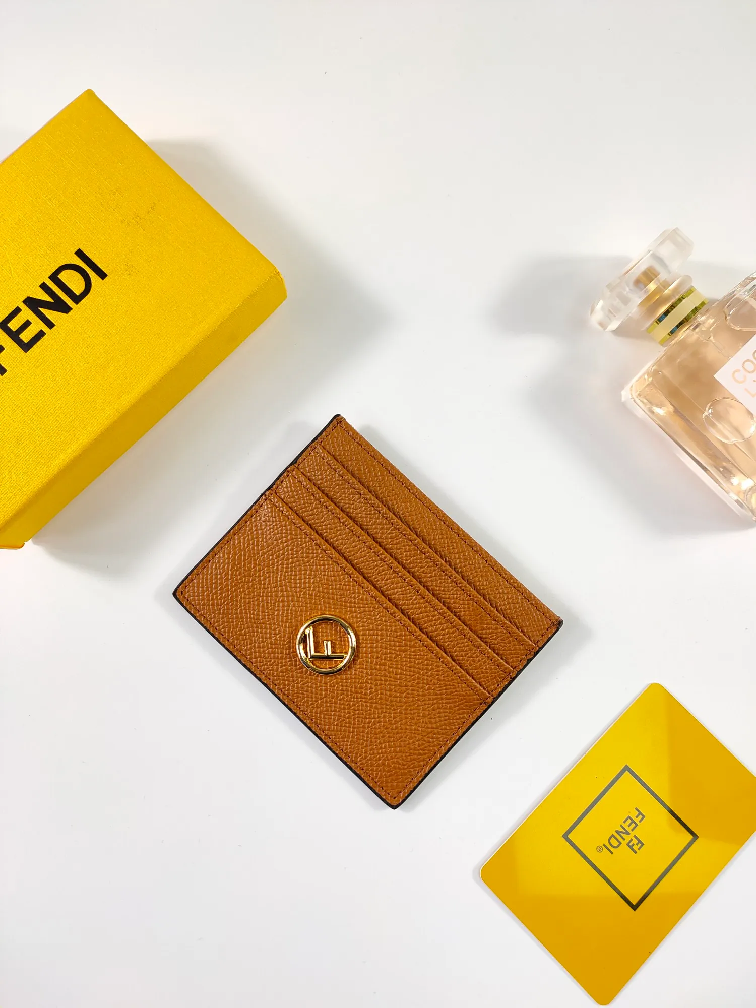 ￥90 Fendi "F is Fendi" card holder 😍 Has a middle compartment and six card slots [Celebration] Fendi Roma logo and internal label [Lip] Made of black calfskin. New Fendi logo with gold finish [Rose] Style number: 0445 Palm print Size: 10*8cm