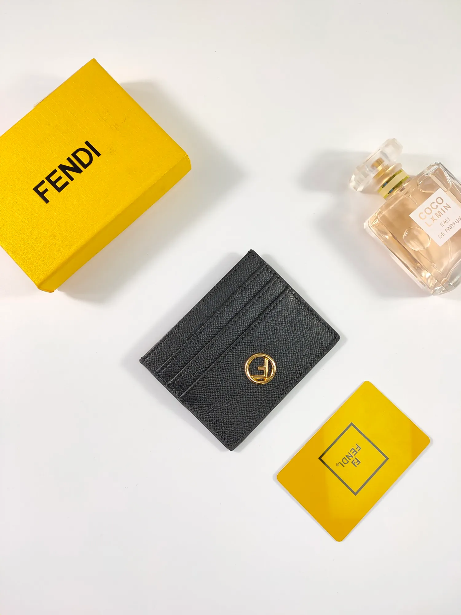 ￥90 Fendi "F is Fendi" card holder 😍 Has a middle compartment and six card slots [Celebration] Fendi Roma logo and internal label [Lip] Made of black calfskin. New Fendi logo with gold finish [Rose] Style number: 0445 Palm print Size: 10*8cm