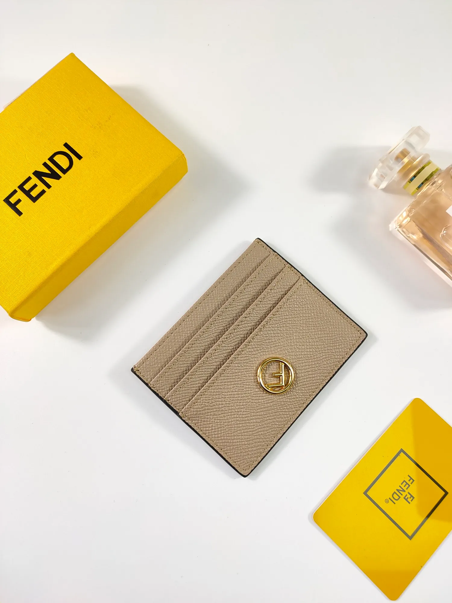 ￥90 Fendi "F is Fendi" card holder 😍 Has a middle compartment and six card slots [Celebration] Fendi Roma logo and internal label [Lip] Made of black calfskin. New Fendi logo with gold finish [Rose] Style number: 0445 Palm print Size: 10*8cm