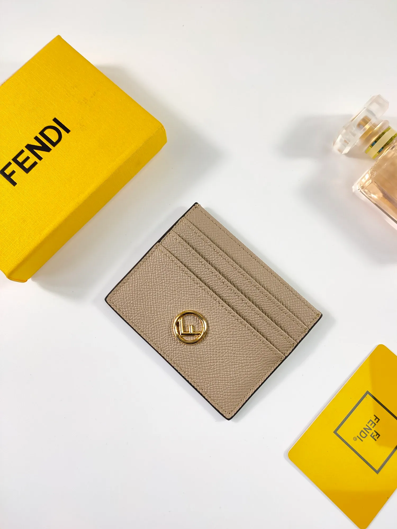 ￥90 Fendi "F is Fendi" card holder 😍 Has a middle compartment and six card slots [Celebration] Fendi Roma logo and internal label [Lip] Made of black calfskin. New Fendi logo with gold finish [Rose] Style number: 0445 Palm print Size: 10*8cm