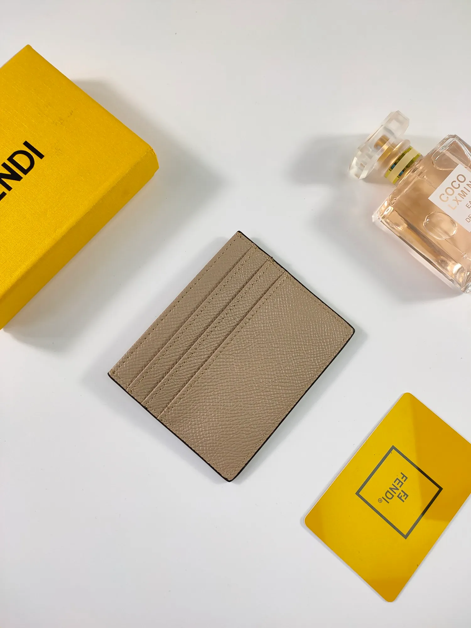 ￥90 Fendi "F is Fendi" card holder 😍 Has a middle compartment and six card slots [Celebration] Fendi Roma logo and internal label [Lip] Made of black calfskin. New Fendi logo with gold finish [Rose] Style number: 0445 Palm print Size: 10*8cm