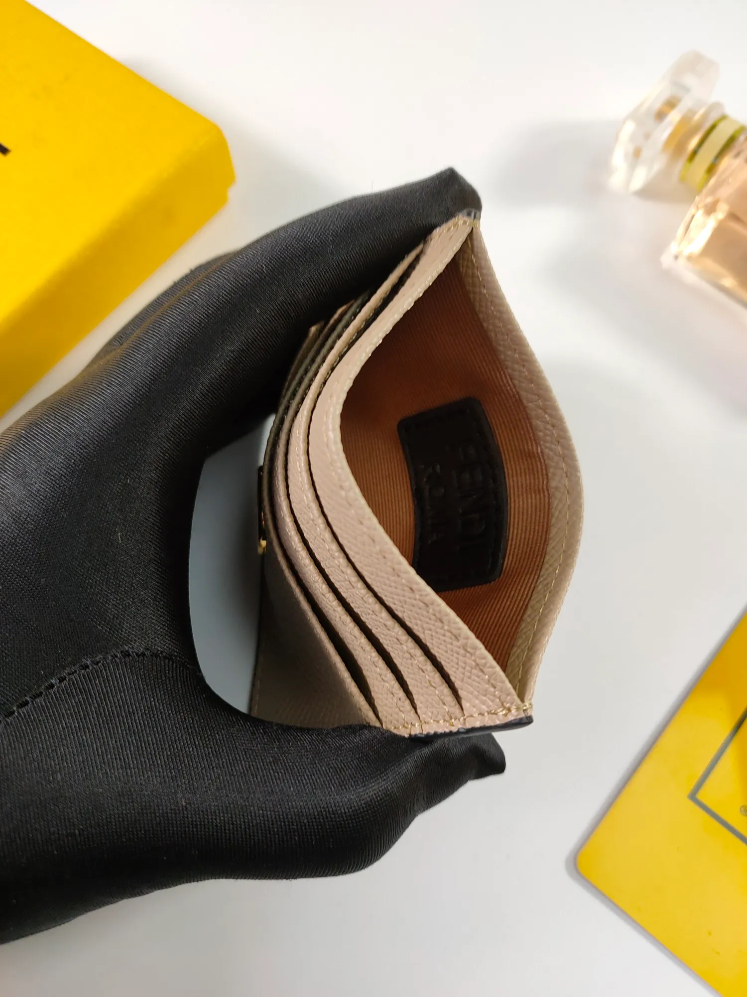 ￥90 Fendi "F is Fendi" card holder 😍 Has a middle compartment and six card slots [Celebration] Fendi Roma logo and internal label [Lip] Made of black calfskin. New Fendi logo with gold finish [Rose] Style number: 0445 Palm print Size: 10*8cm
