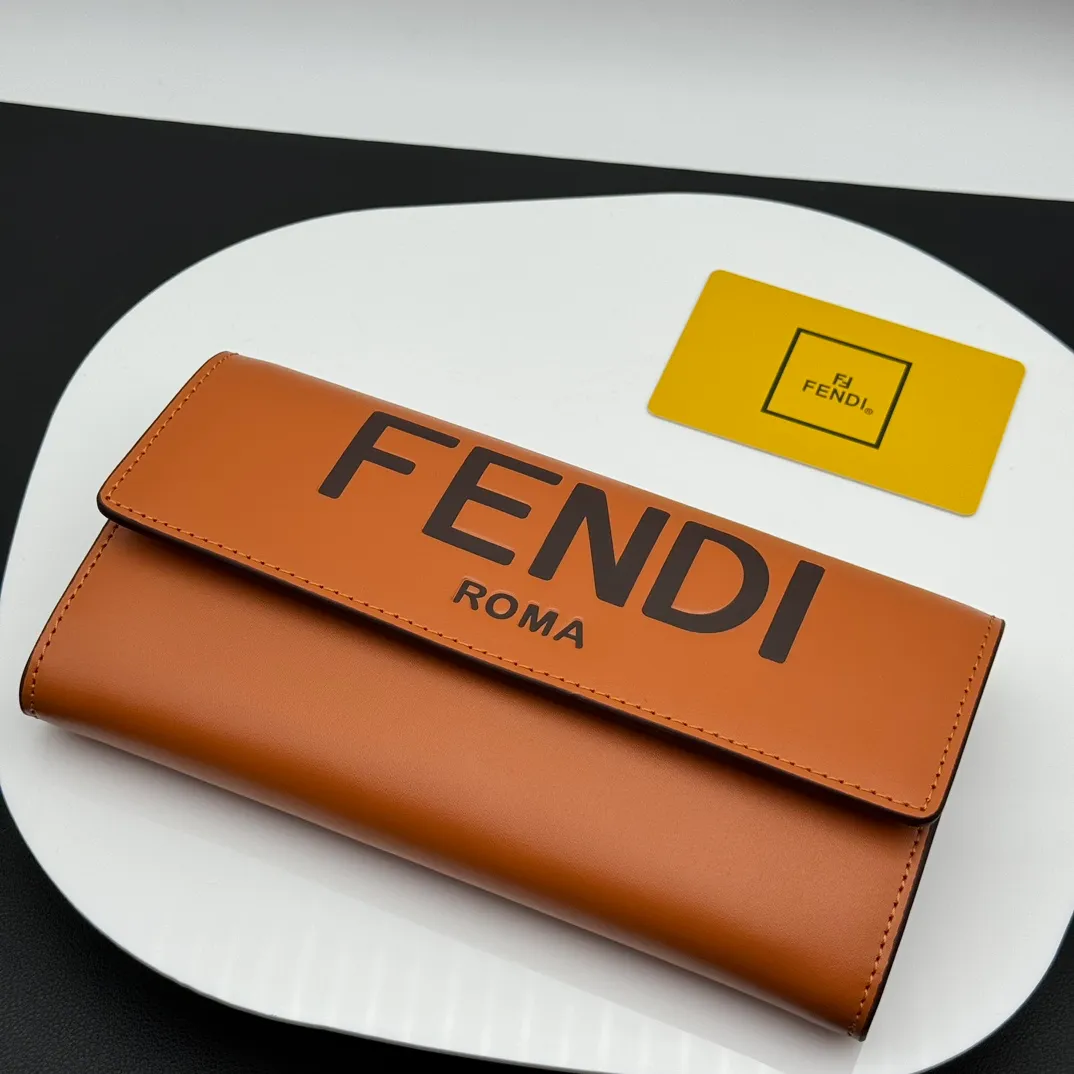 💰230 💎Upgraded from the original version💖 Fendi Roma long wallet. There are two bellows pockets, a zipper pocket, ten card slots and flat side pockets inside the bag. Model: F8MO0288 Size 19CMX9CMx2CM
