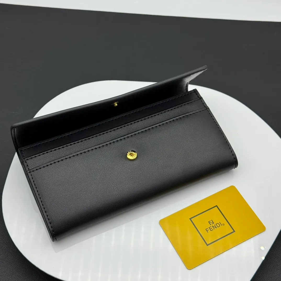 💰230 💎Upgraded from the original version💖 Fendi Roma long wallet. There are two bellows pockets, a zipper pocket, ten card slots and flat side pockets inside the bag. Model: F8MO0288 Size 19CMX9CMx2CM