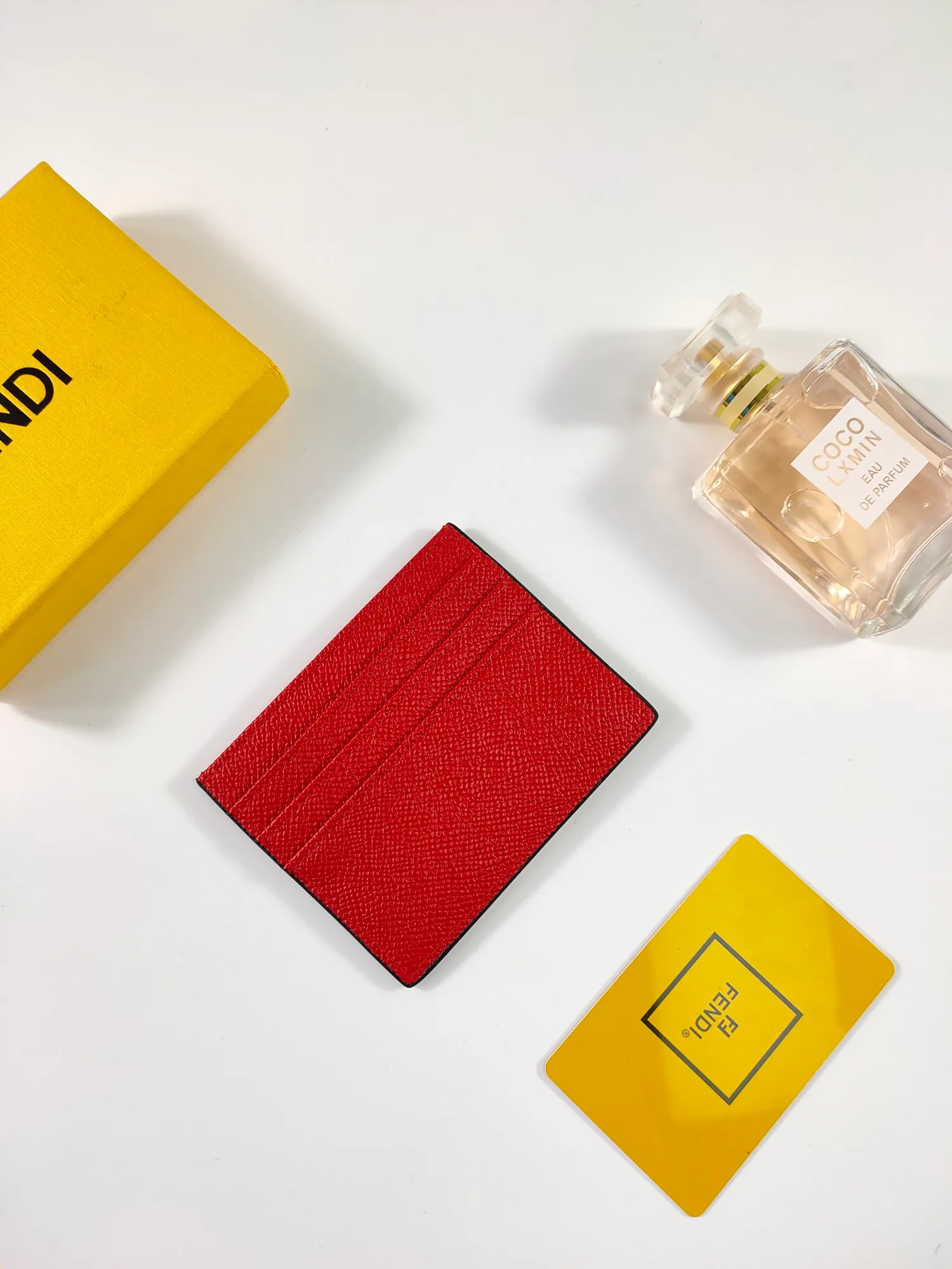 ￥90 Fendi "F is Fendi" card holder 😍 Has a middle compartment and six card slots [Celebration] Fendi Roma logo and internal label [Lip] Made of black calfskin. New Fendi logo with gold finish [Rose] Style number: 0445 Palm print Size: 10*8cm