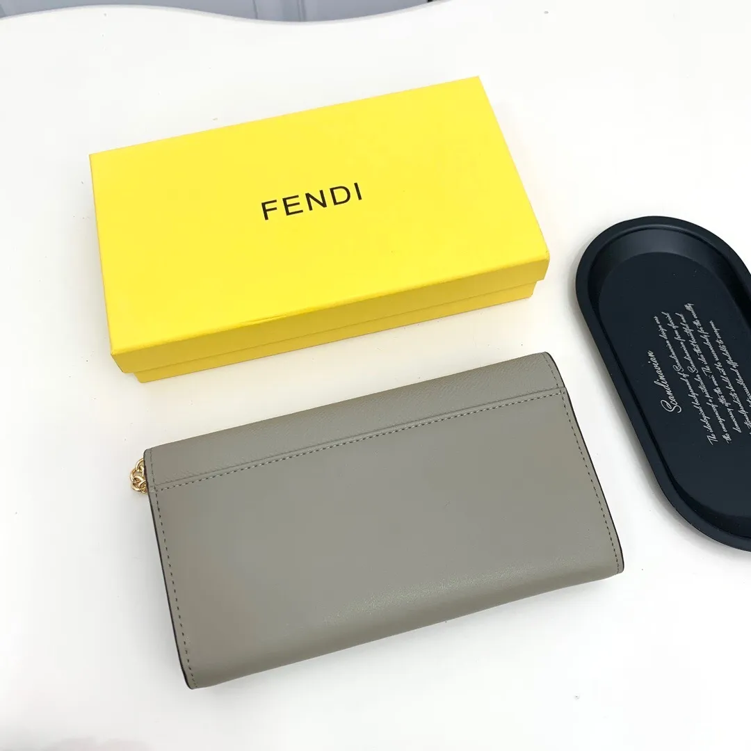 All categories Official website "Brand Women's Bags" Women's Bags 💙 FENDI 2025 new FENDI crossbody bag