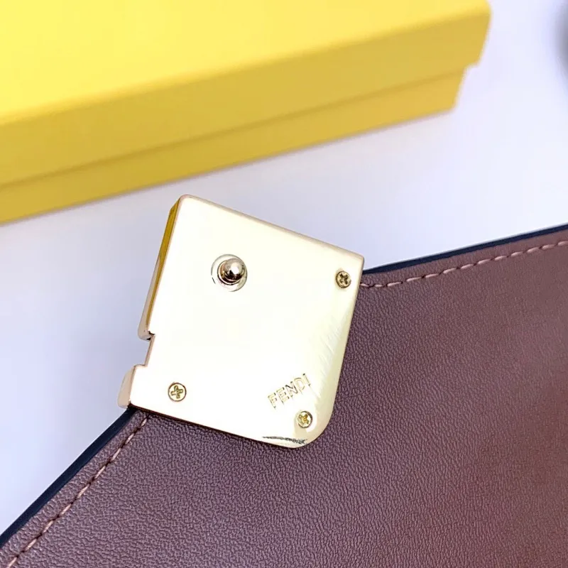 All categories Official website "Brand Women's Bags" Women's Bags 💙 FENDI 2025 new FENDI crossbody bag