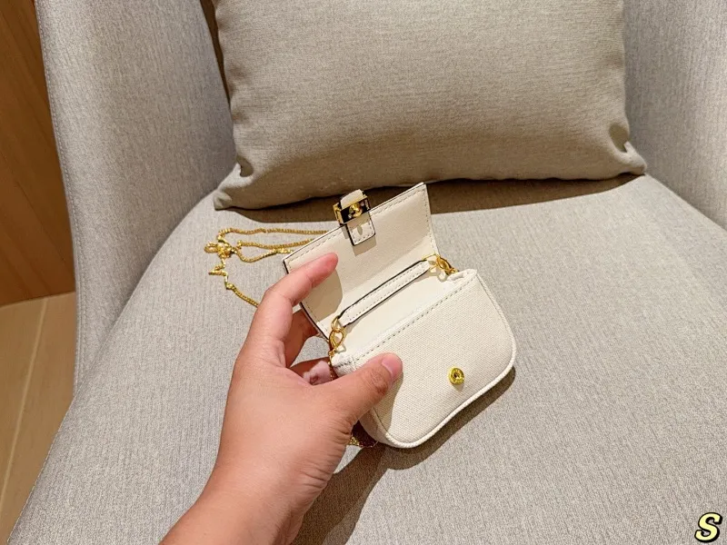 All categories Official website "Brand Women's Bags" Women's Bags 💙 FENDI 2025 new fendi mini lipstick bag coin purse
