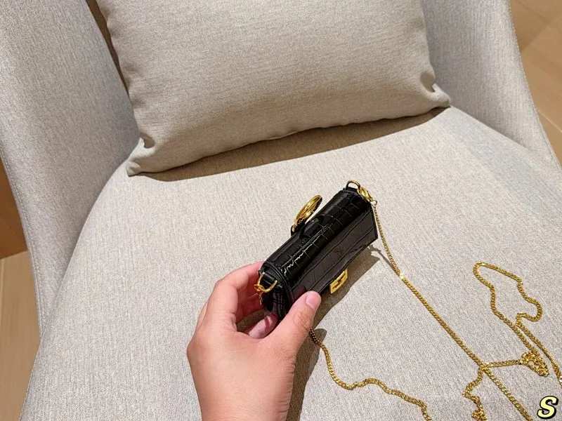 All categories Official website "Brand Women's Bags" Women's Bags 💙 FENDI 2025 new fendi mini lipstick bag coin purse
