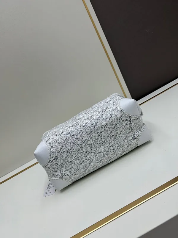 All Categories Official Website "Brand Women's Bags" Women's Bags 💙GOYARD 2024 Official Website New GOYARD Toiletries Bag