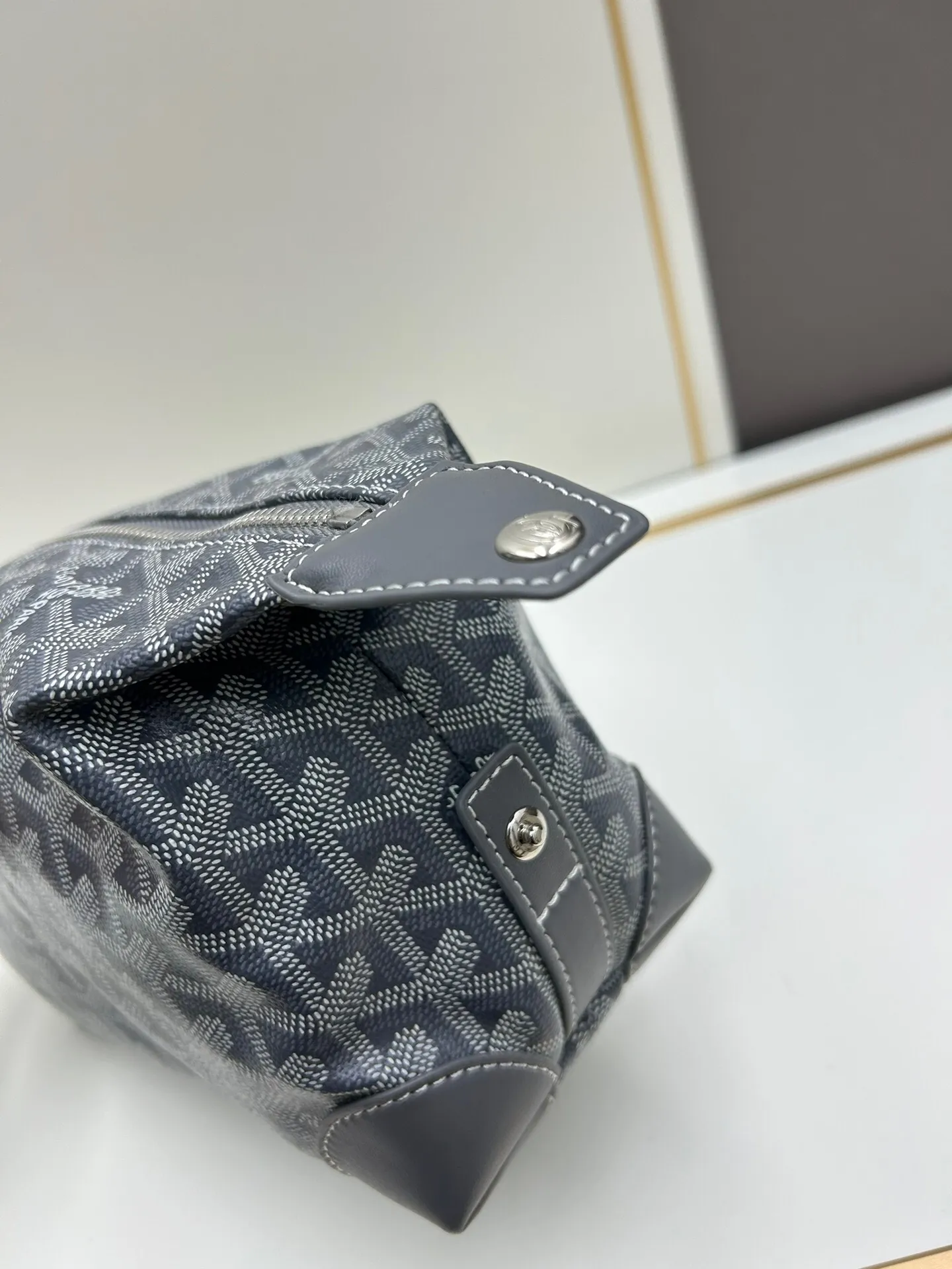 All Categories Official Website "Brand Women's Bags" Women's Bags 💙GOYARD 2024 Official Website New GOYARD Toiletries Bag