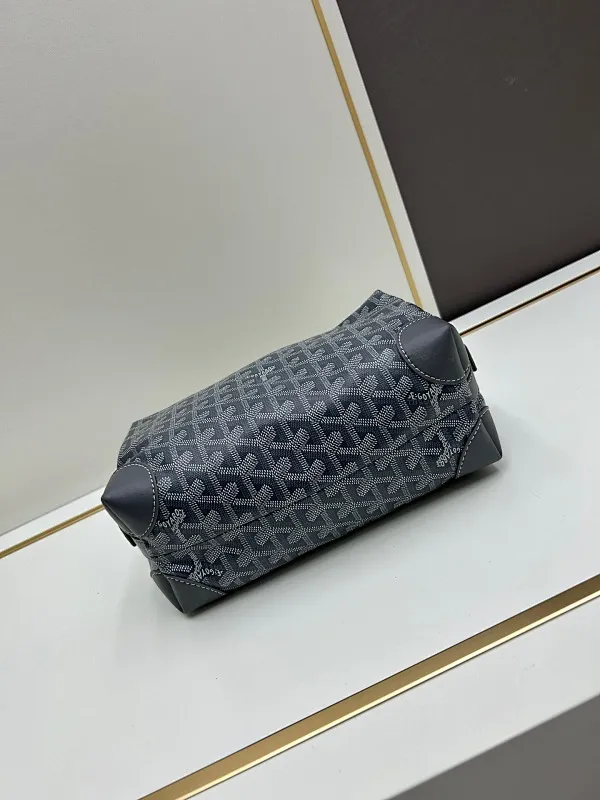 All Categories Official Website "Brand Women's Bags" Women's Bags 💙GOYARD 2024 Official Website New GOYARD Toiletries Bag